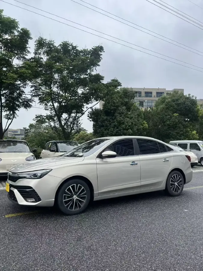 2021 Roewe i5 1.5L 120HP L4 CVT