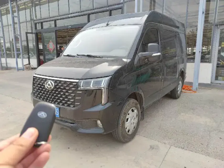 2024 MAXUS XinTu V80 2.0T 147HP L4