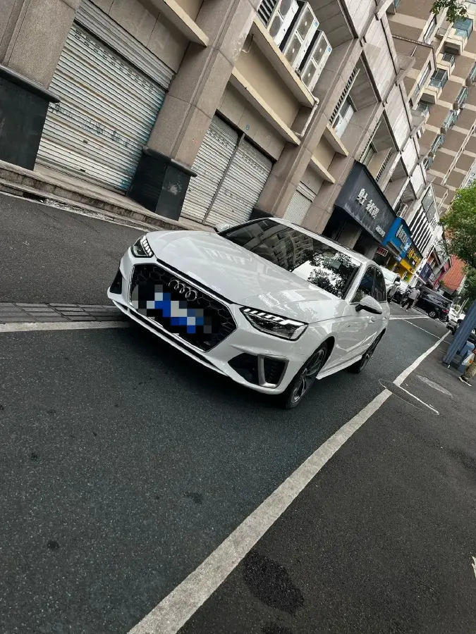 2022 Audi A4L 2.0T 190HP L4 7DCT