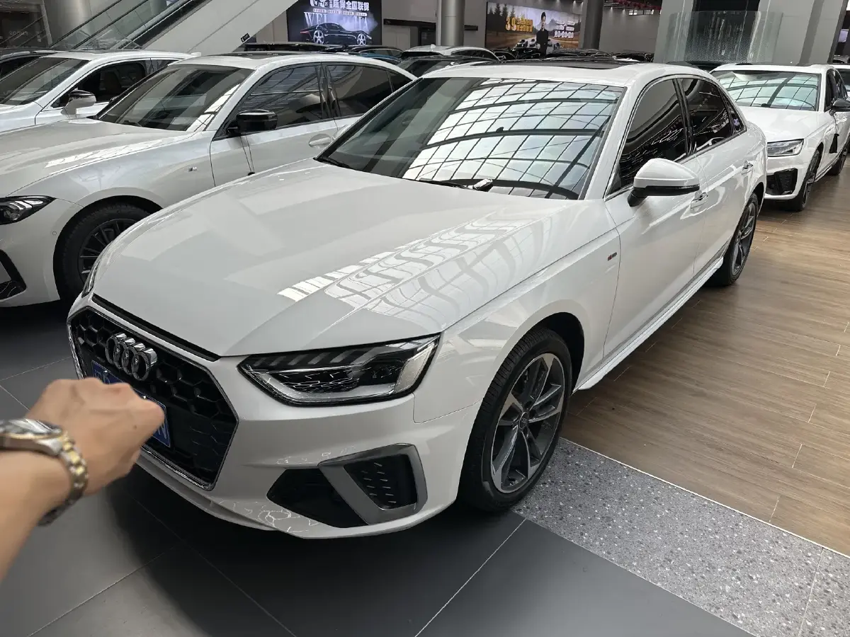 2024 Audi A4L 2.0T 190HP L4 7DCT