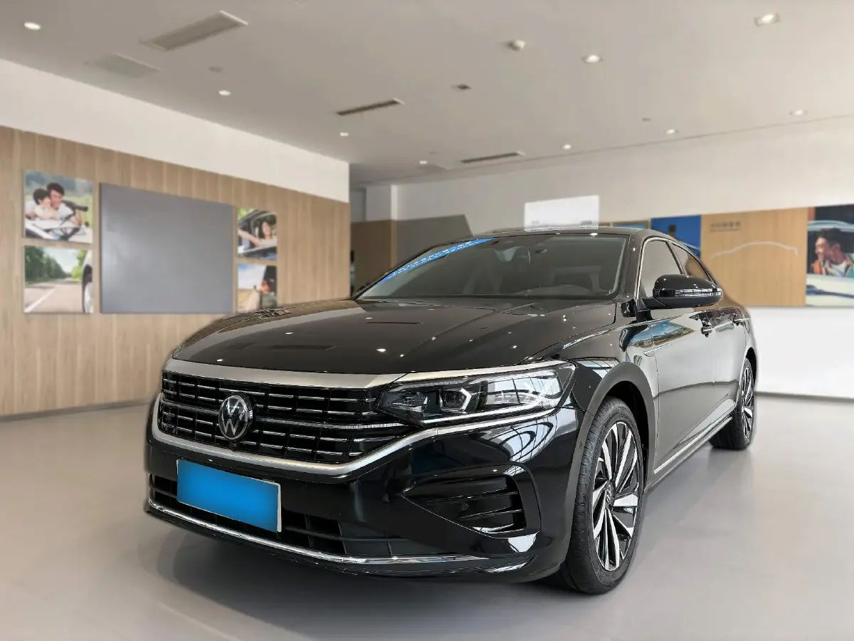 2024 Volkswagen Passat 2.0T 220HP L4 7DCT