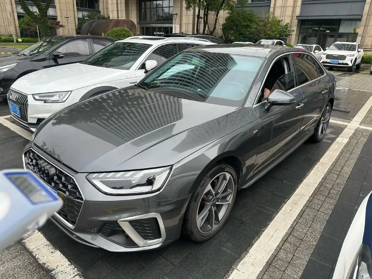2023 Audi A4L 2.0T 190HP L4 7DCT