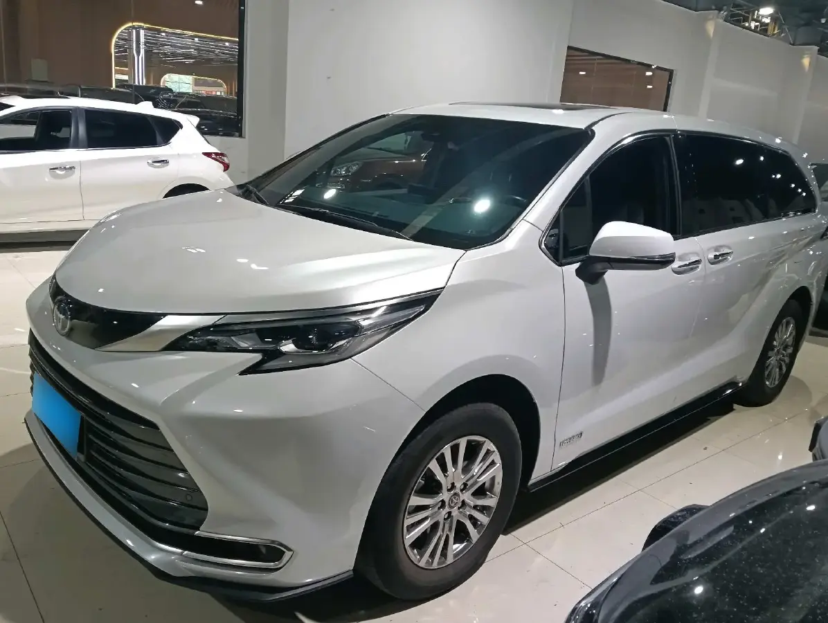 2021 Toyota Sienna 2.5L 192HP L4 E-CVT Hybrid