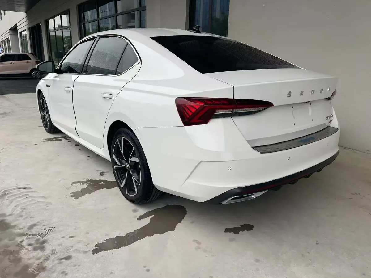 2022 Skoda Octavia 1.4T 150HP L4 7DCT,autocango,china used car exporter,china ev exporter,chinese used car exporter,chinese used ev exporter