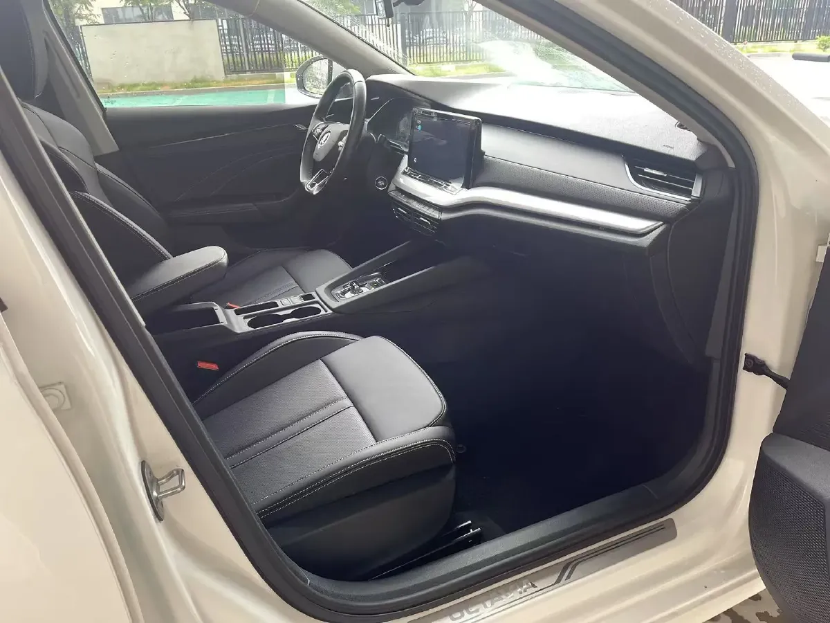 2022 Skoda Octavia 1.4T 150HP L4 7DCT,autocango,china used car exporter,china ev exporter,chinese used car exporter,chinese used ev exporter