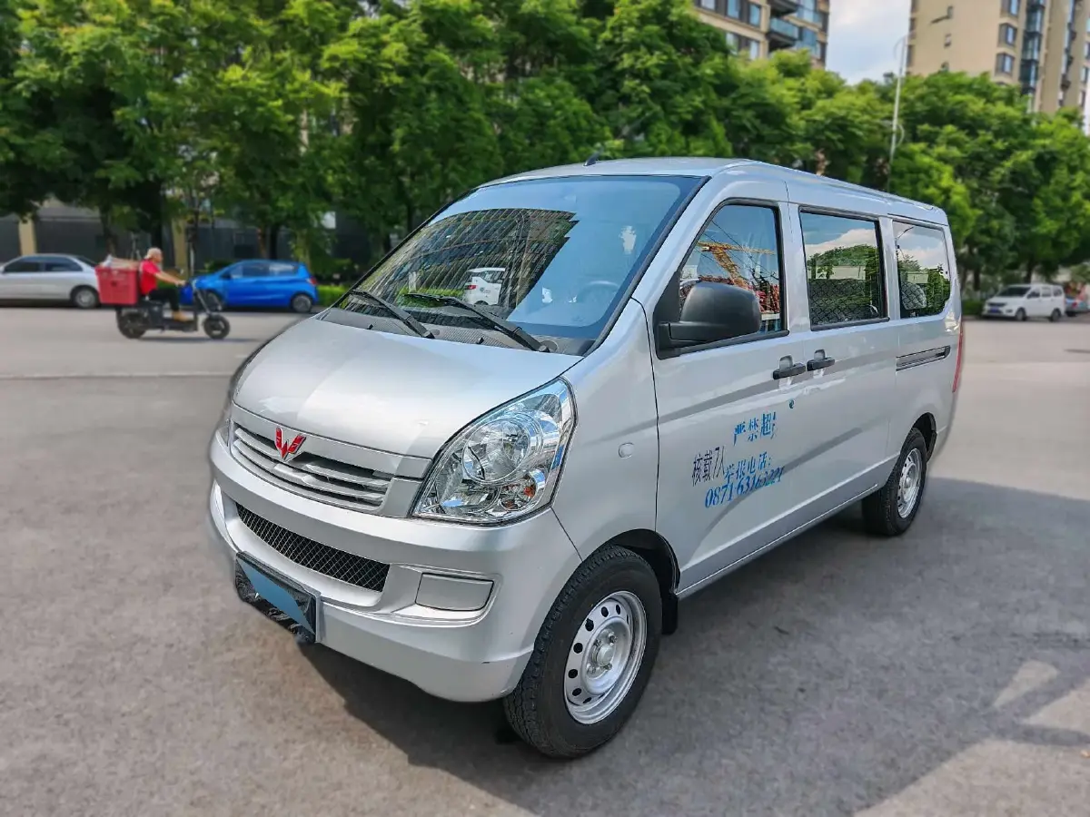 2022 WuLing RongGuang S 1.2L 76HP L4 5MT