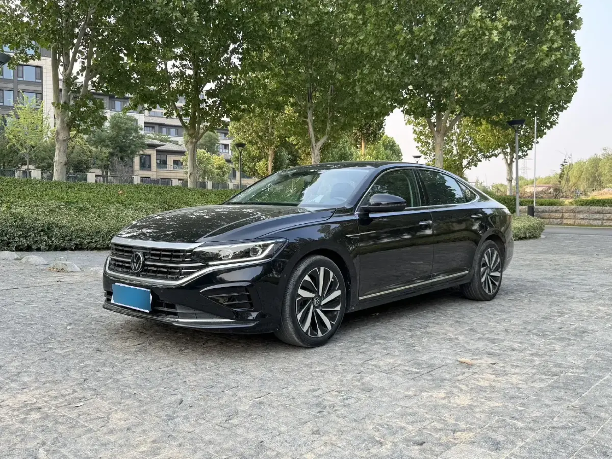 2024 Volkswagen Passat 2.0T 220HP L4 7DCT