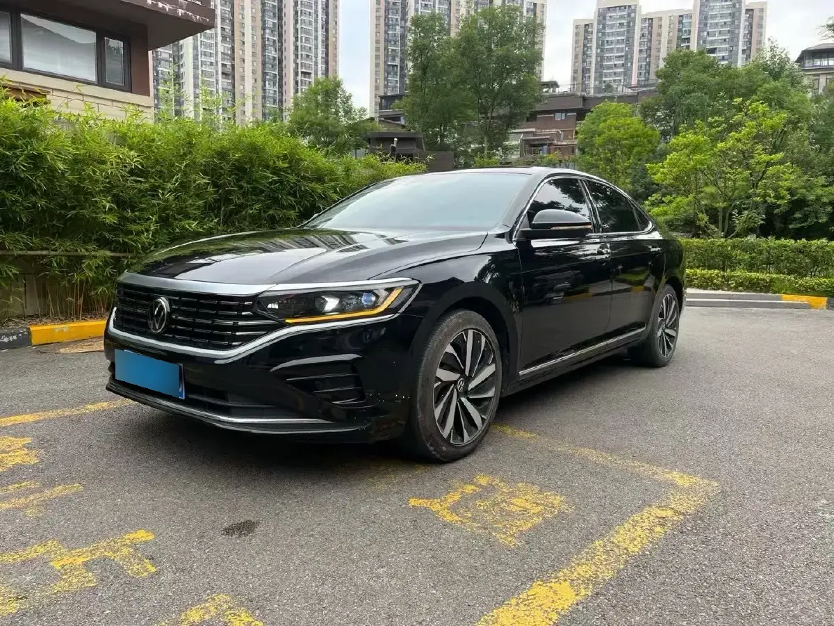 2022 Volkswagen Passat 2.0T 186HP L4 7DCT