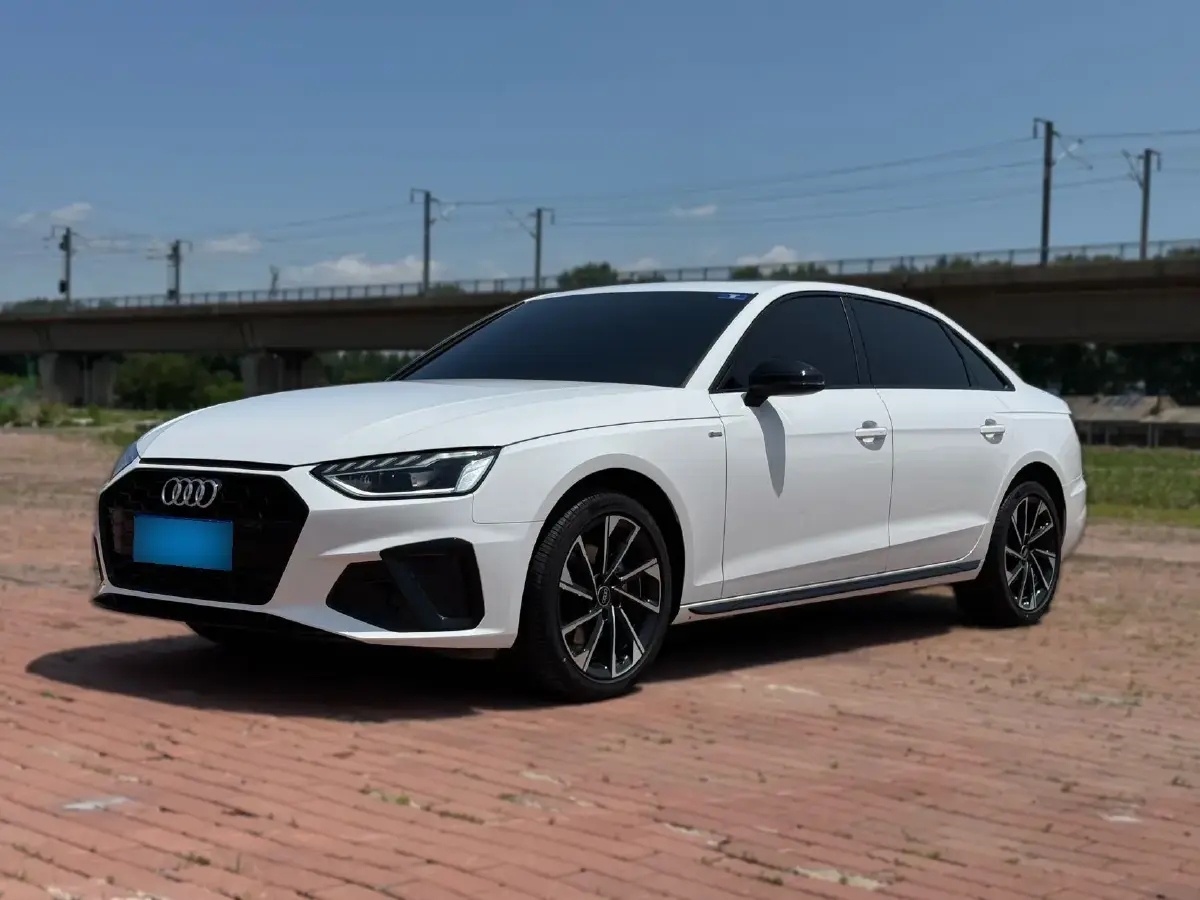 2023 Audi A4L 2.0T 190HP L4 7DCT