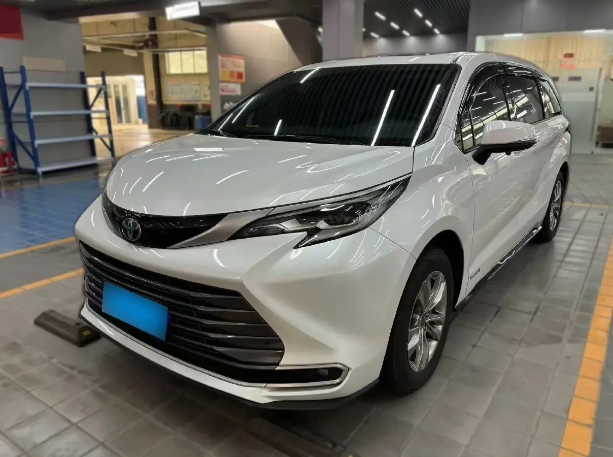 2023 Toyota Sienna 2.5L 189HP L4 E-CVT Hybrid