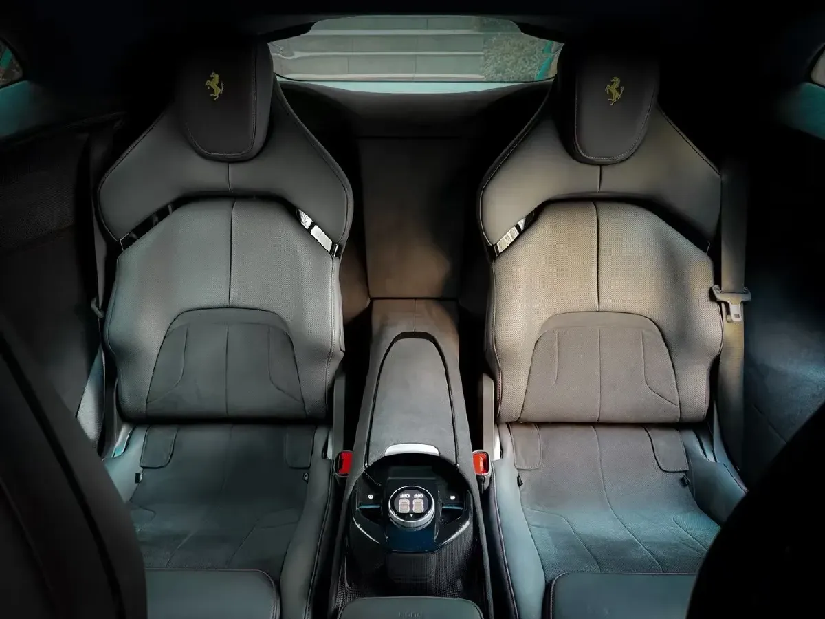 2023 Ferrari Purosangue 6.5L 725HP V12 8DCT,autocango,china used car exporter,china ev exporter,chinese used car exporter,chinese used ev exporter