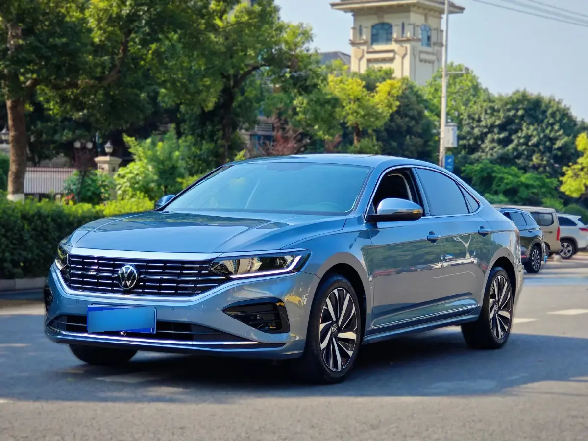 2023 Volkswagen Passat 2.0T 186HP L4 7DCT