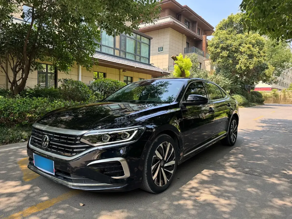 2022 Volkswagen Passat 2.0T 186HP L4 7DCT