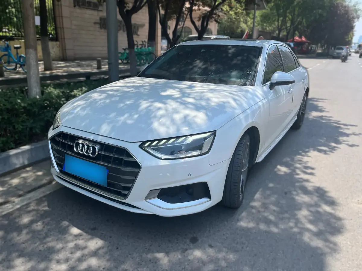 2022 Audi A4L 2.0T 190HP L4 7DCT