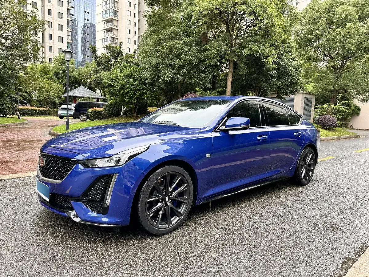 2022 Cadillac CT5 2.0T 237HP L4 10AT