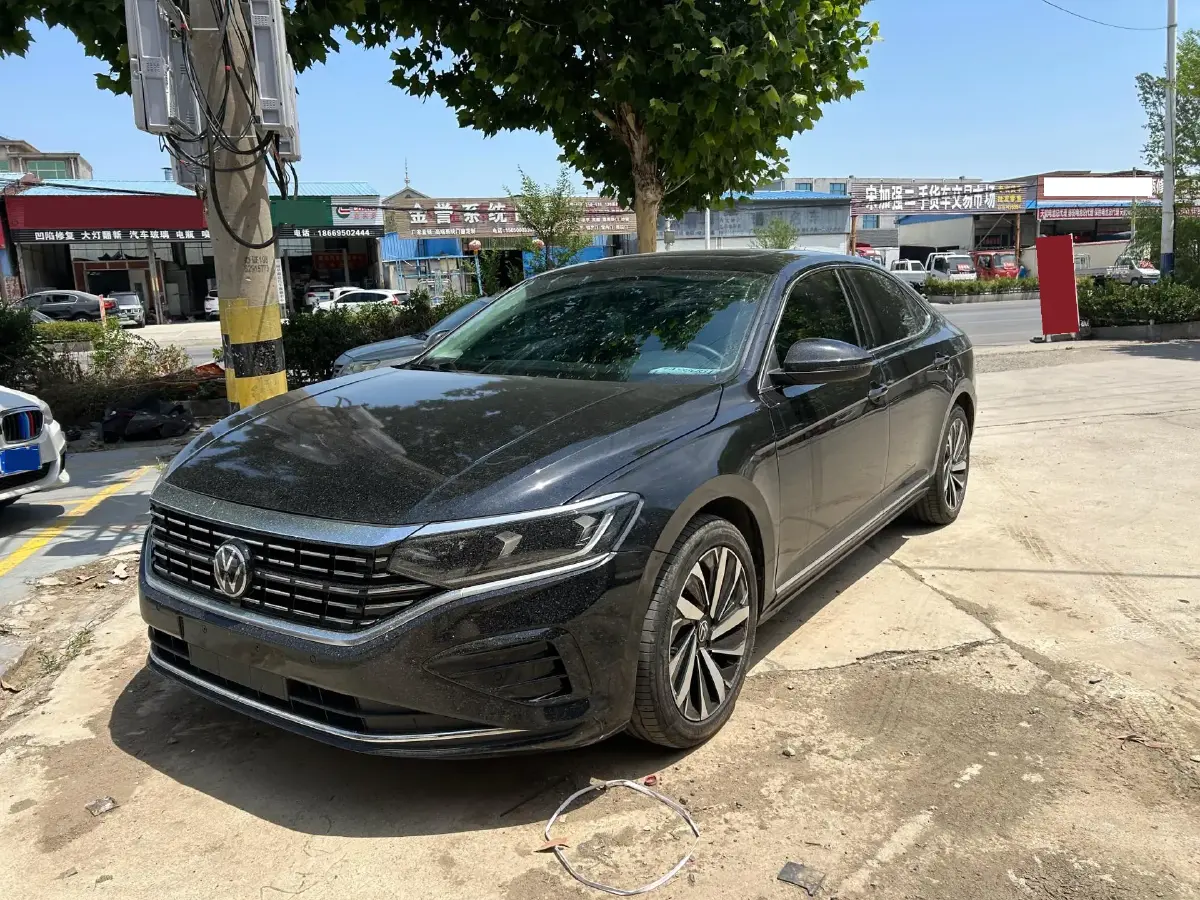 2023 Volkswagen Passat 2.0T 186HP L4 7DCT