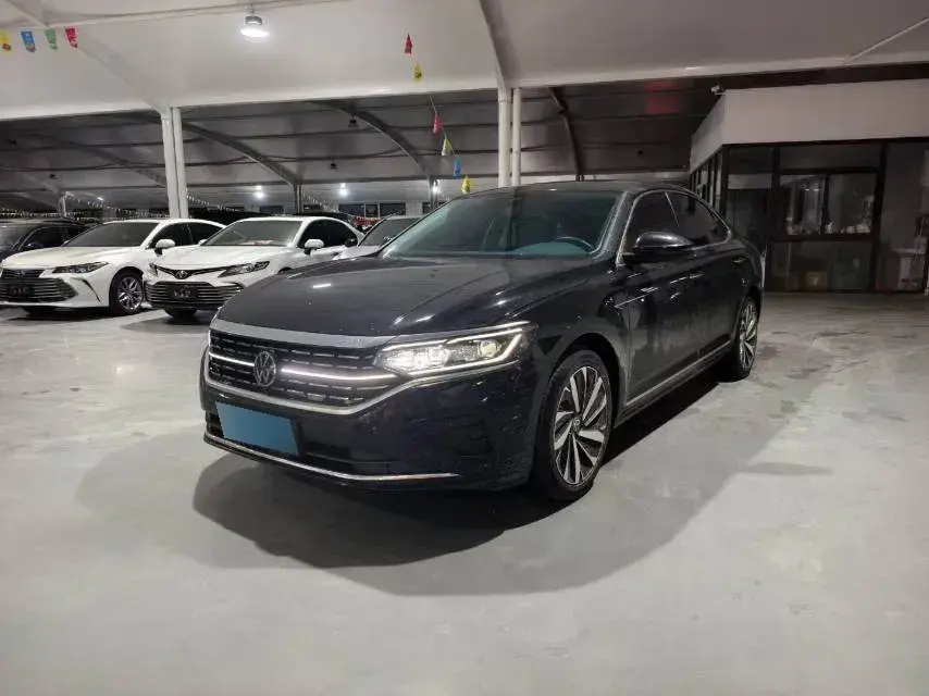 2023 Volkswagen Passat 2.0T 186HP L4 7DCT