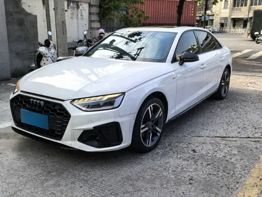 2022 Audi A4L 2.0T 190HP L4 7DCT