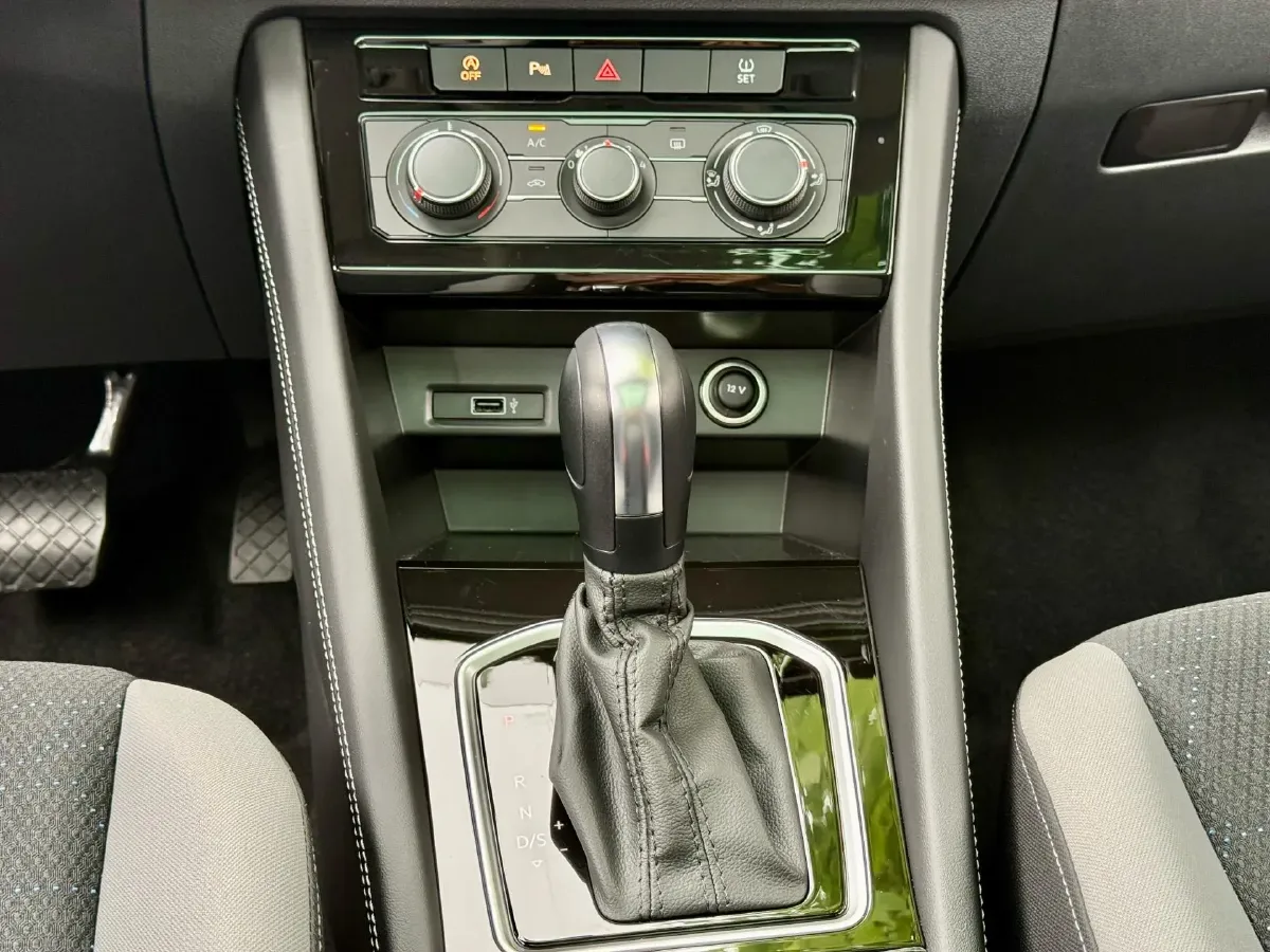 2024 Jetta VS5 1.4T 150HP L4 5MT,autocango,china used car exporter,china ev exporter,chinese used car exporter,chinese used ev exporter