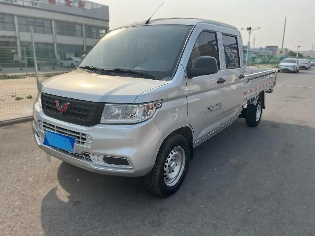 2023 WuLing RongGuang New Truck 1.5L 102HP L4 5MT