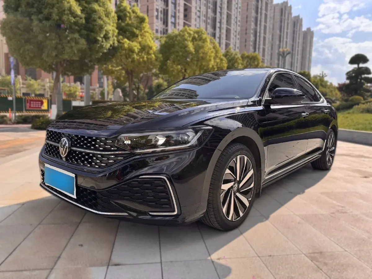 2023 Volkswagen Passat 2.0T 186HP L4 7DCT