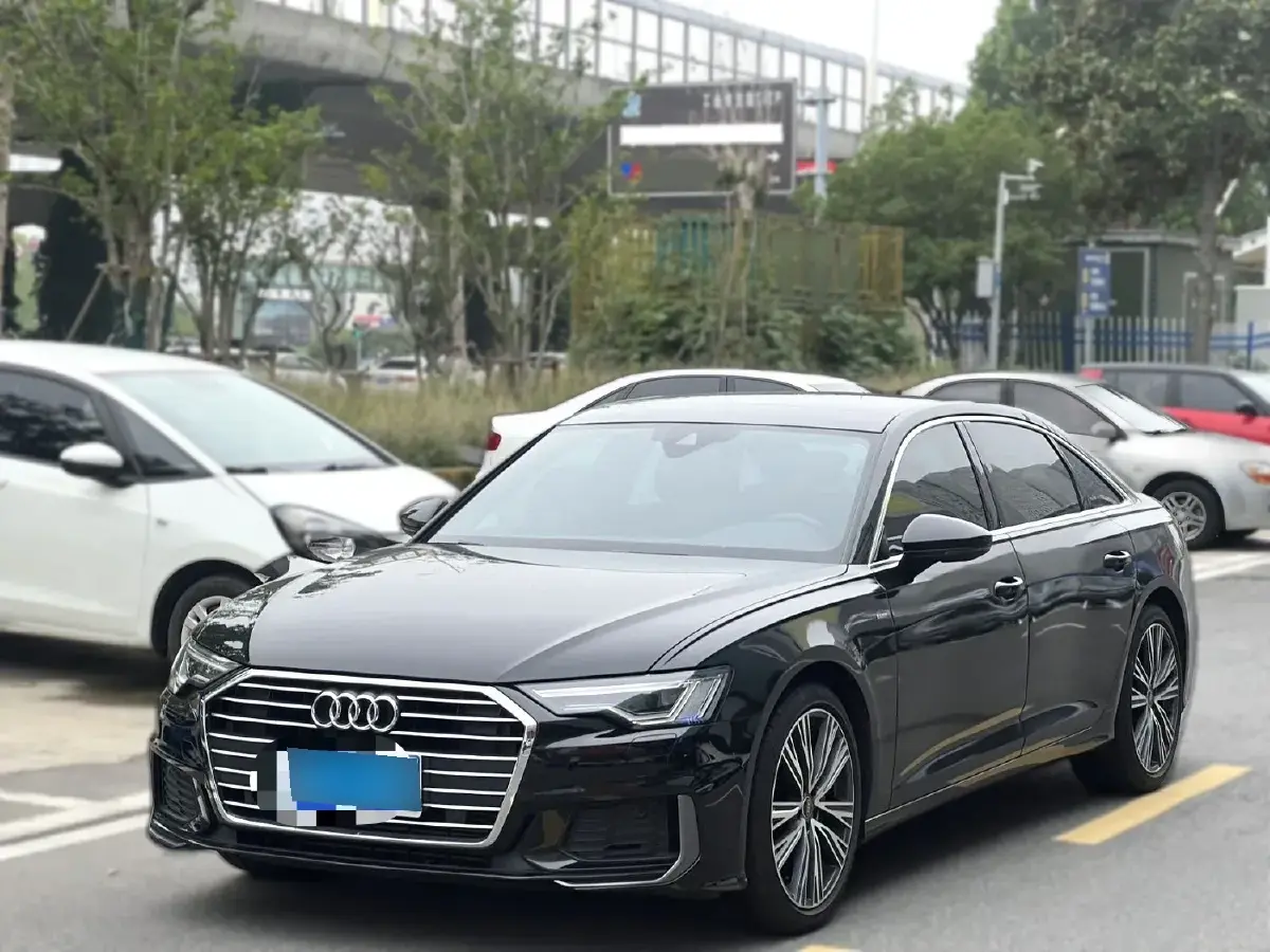 2022 Audi A6L 2.0T 190HP L4 7DCT