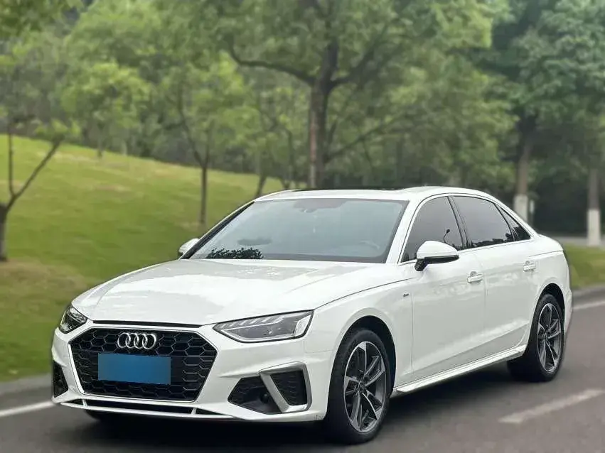 2022 Audi A4L 2.0T 190HP L4 7DCT