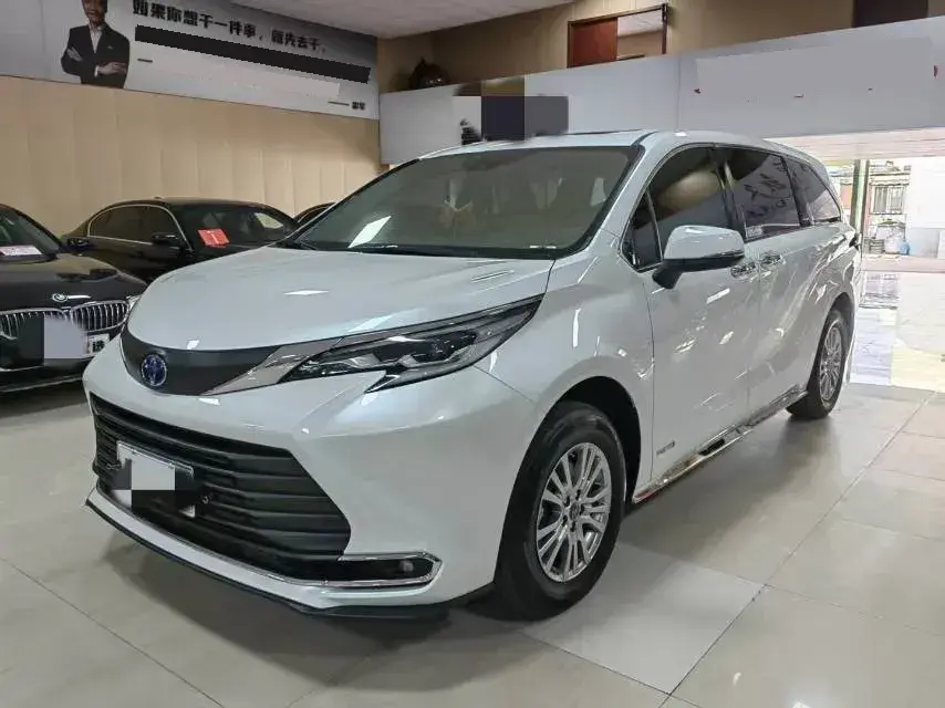 2023 Toyota Sienna 2.5L 189HP L4 E-CVT Hybrid