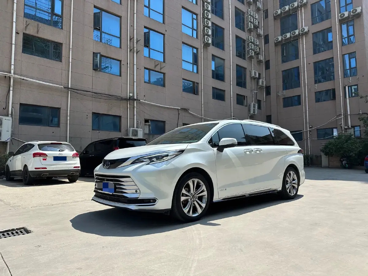 2021 Toyota Sienna 2.5L 192HP L4 E-CVT Hybrid