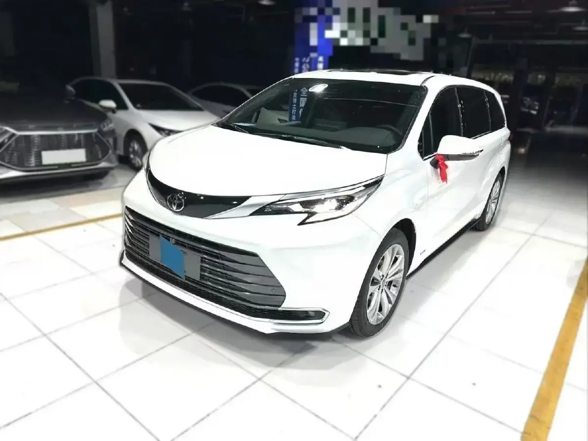 2024 Toyota Sienna 2.5L 189HP L4 E-CVT Hybrid