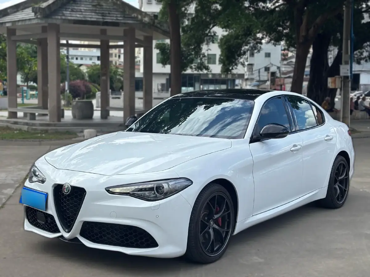 2023 Alfa Romeo Giulia 2.0T 280HP L4 8AT