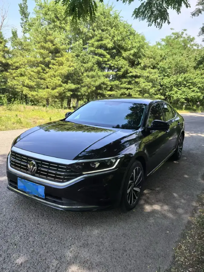 2023 Volkswagen Passat 2.0T 186HP L4 7DCT
