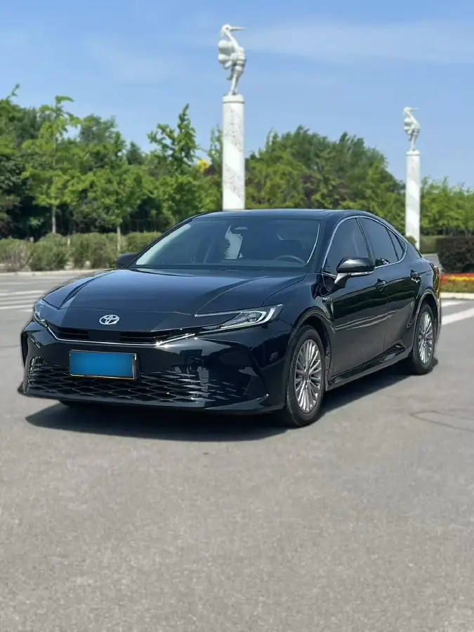 2024 Toyota Camry 2.0L 152HP L4 E-CVT Hybrid