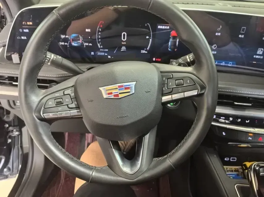 2024 Cadillac XT4 2.0T 237HP L4 9AT,autocango,china used car exporter,china ev exporter,chinese used car exporter,chinese used ev exporter