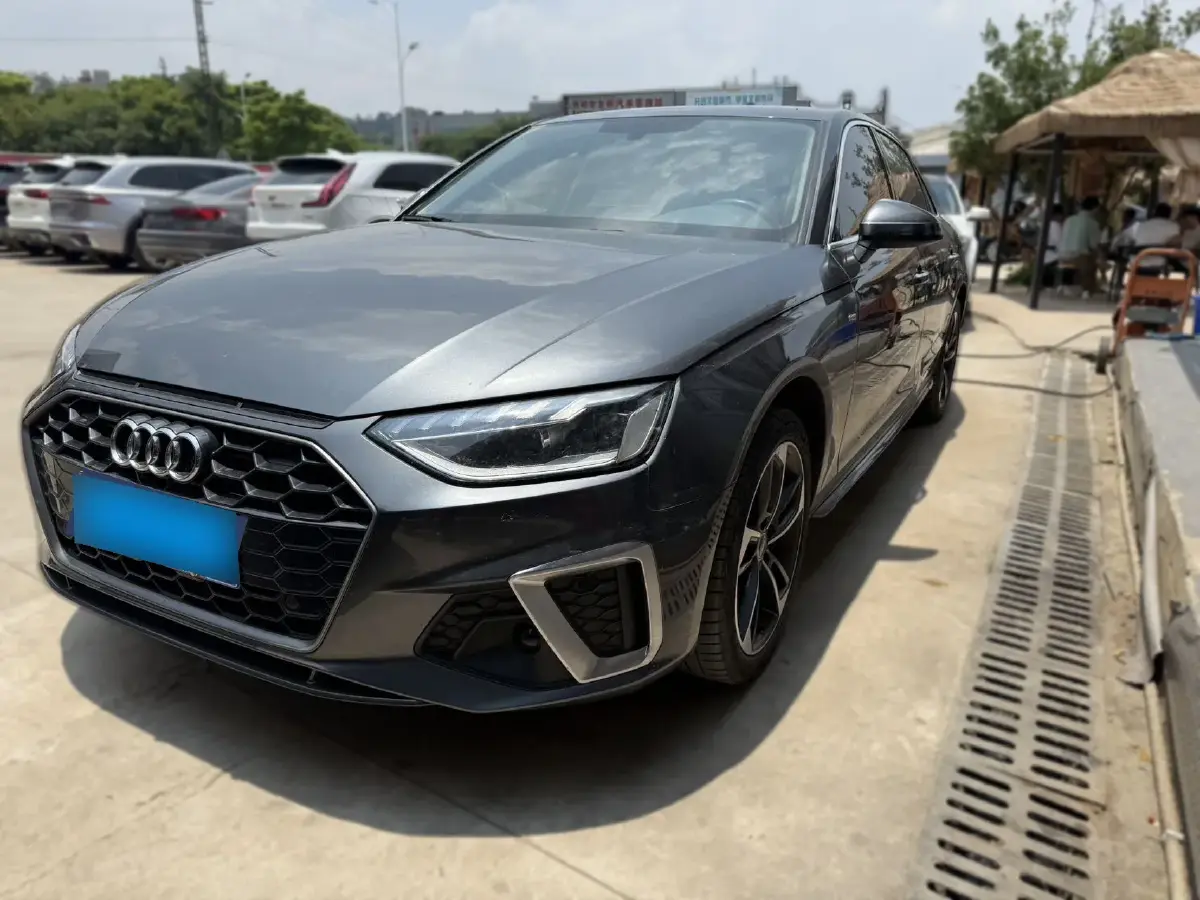 2022 Audi A4L 2.0T 190HP L4 7DCT