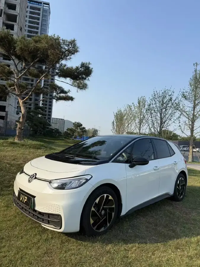 2025 Volkswagen ID.3 BEV 52.8KWH
