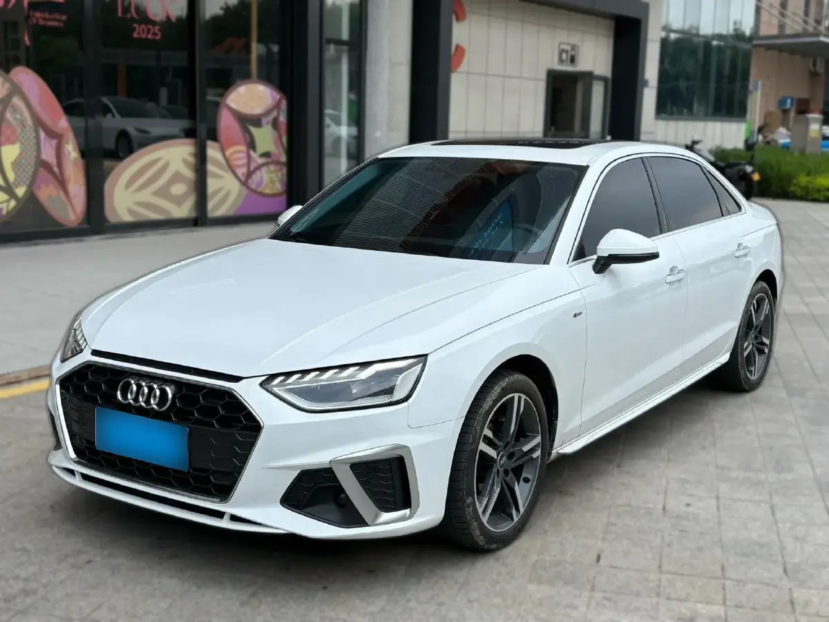 2022 Audi A4L 2.0T 190HP L4 7DCT