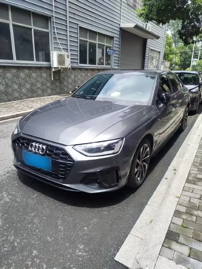 2023 Audi A4L 2.0T 190HP L4 7DCT