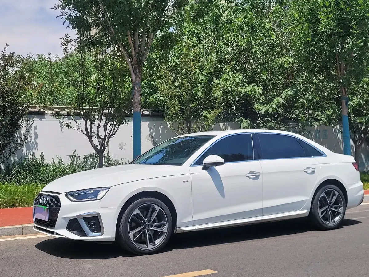 2022 Audi A4L 2.0T 190HP L4 7DCT