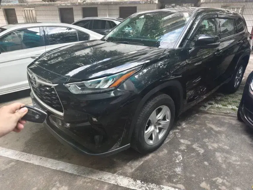2022 Toyota Highlander 2.5L 192HP L4 E-CVT Hybrid 2022 Toyota Highlander 2.5L 192HP L4 E-CVT Hybrid