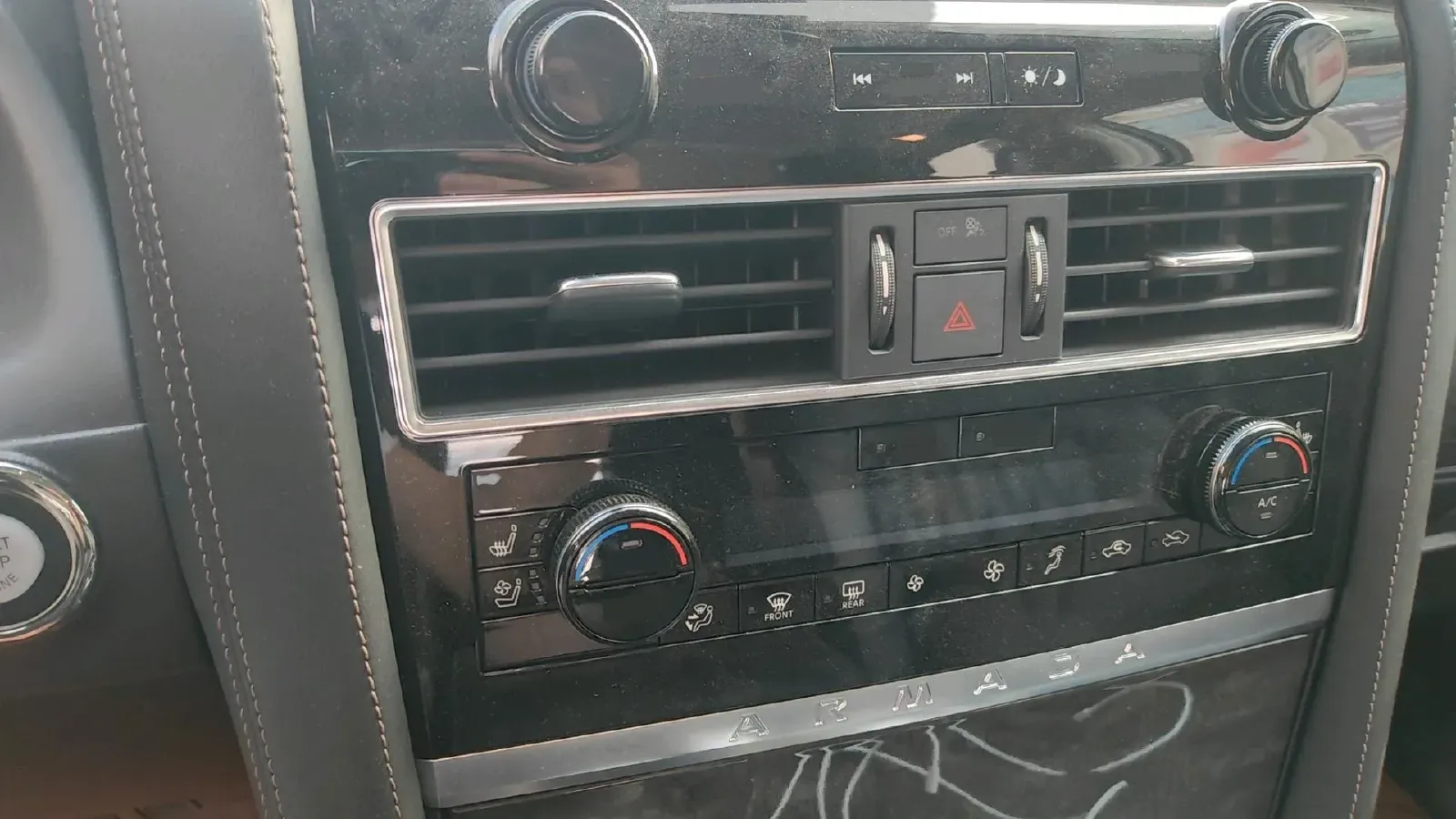 2023 Nissan Patrol 5.6L 400HP V8 7AT,autocango,china used car exporter,china ev exporter,chinese used car exporter,chinese used ev exporter