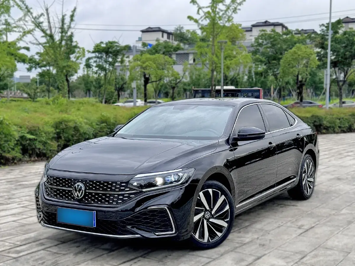 2024 Volkswagen Passat 2.0T 220HP L4 7DCT