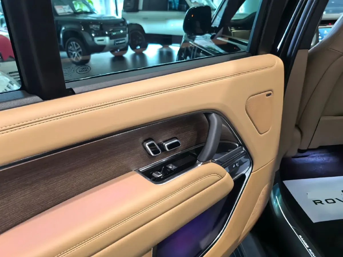 2025 Land Rover Range Rover 3.0T 400HP L6 8AT,autocango,china used car exporter,china ev exporter,chinese used car exporter,chinese used ev exporter