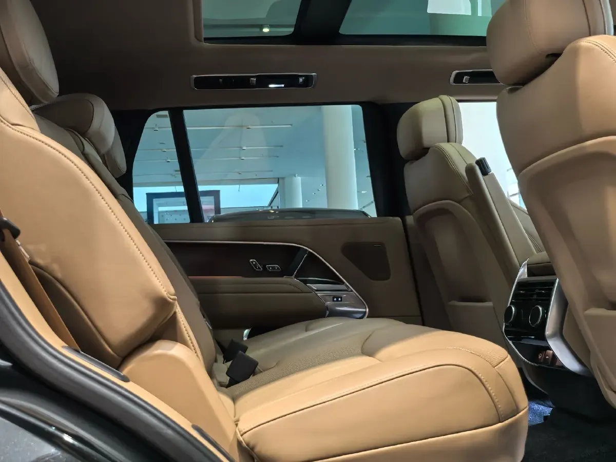 2025 Land Rover Range Rover 3.0T 400HP L6 8AT,autocango,china used car exporter,china ev exporter,chinese used car exporter,chinese used ev exporter