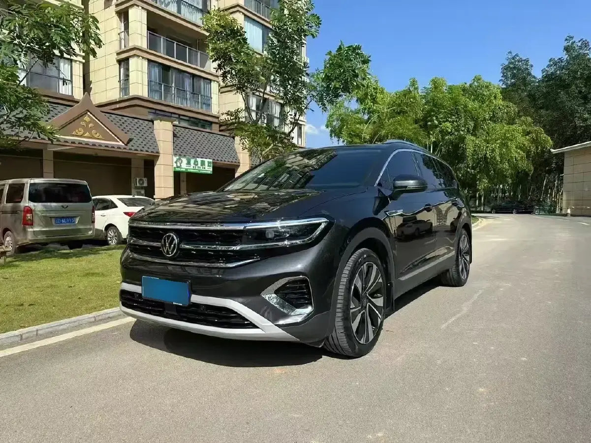 2023 Volkswagen Talagon 2.0T 220HP L4 7DCT