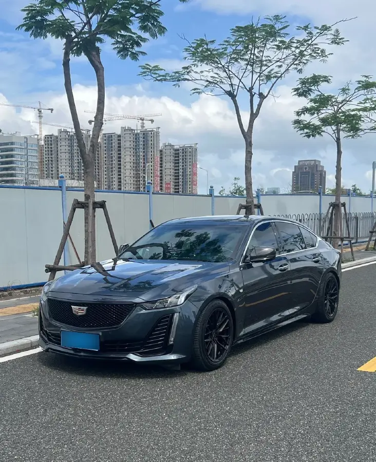 2022 Cadillac CT5 2.0T 237HP L4 10AT