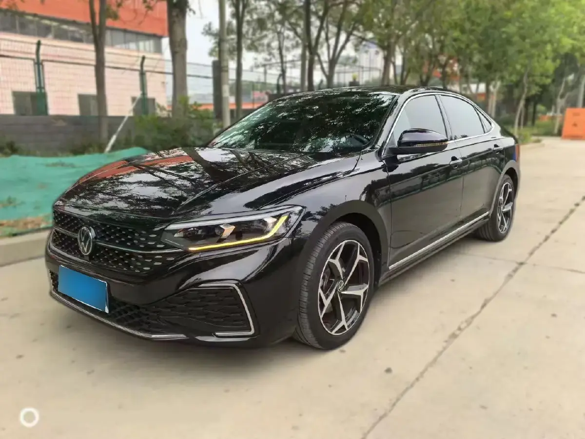 2023 Volkswagen Passat 2.0T 186HP L4 7DCT