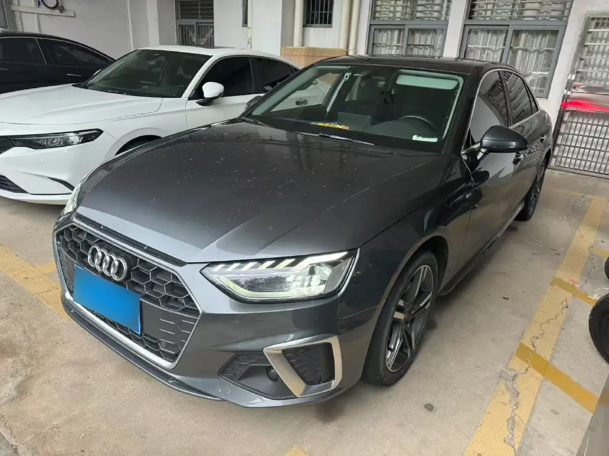 2022 Audi A4L 2.0T 190HP L4 7DCT