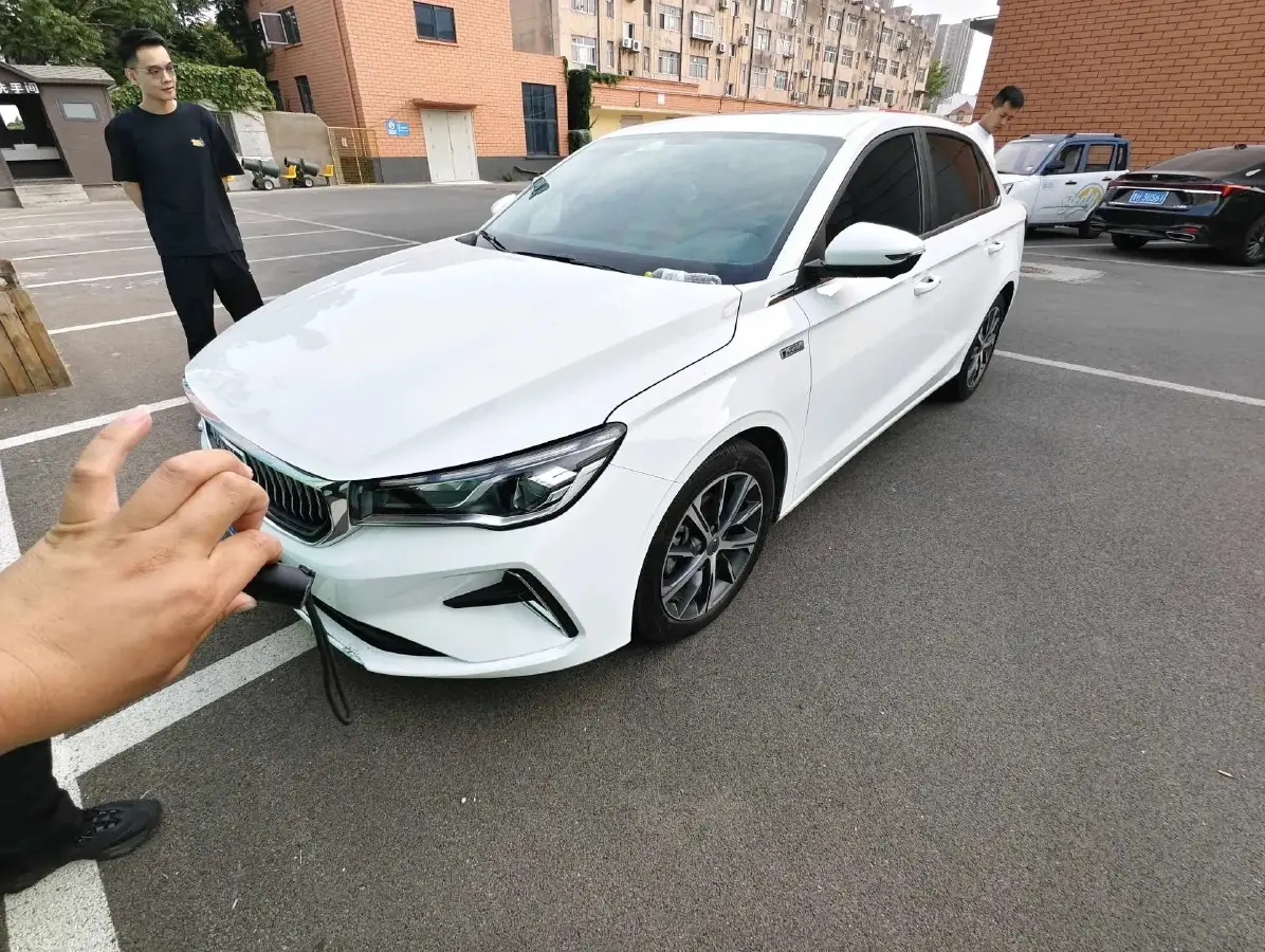 2022 Geely Emgrand L 1.4T 141HP L4 CVT