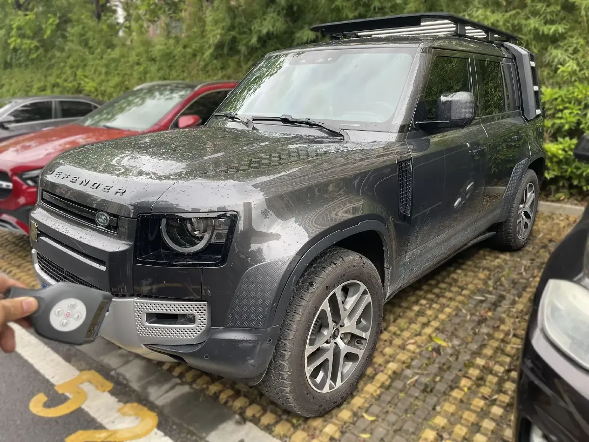 2023 Land Rover Defender 3.0T 400HP L6 8AT